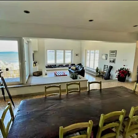 Nyaraló Island House